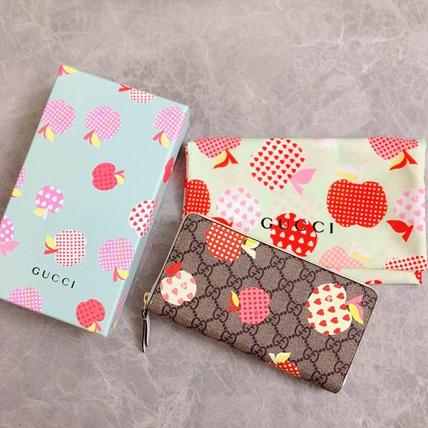 グッチ財布 レプリカ着用イメージ